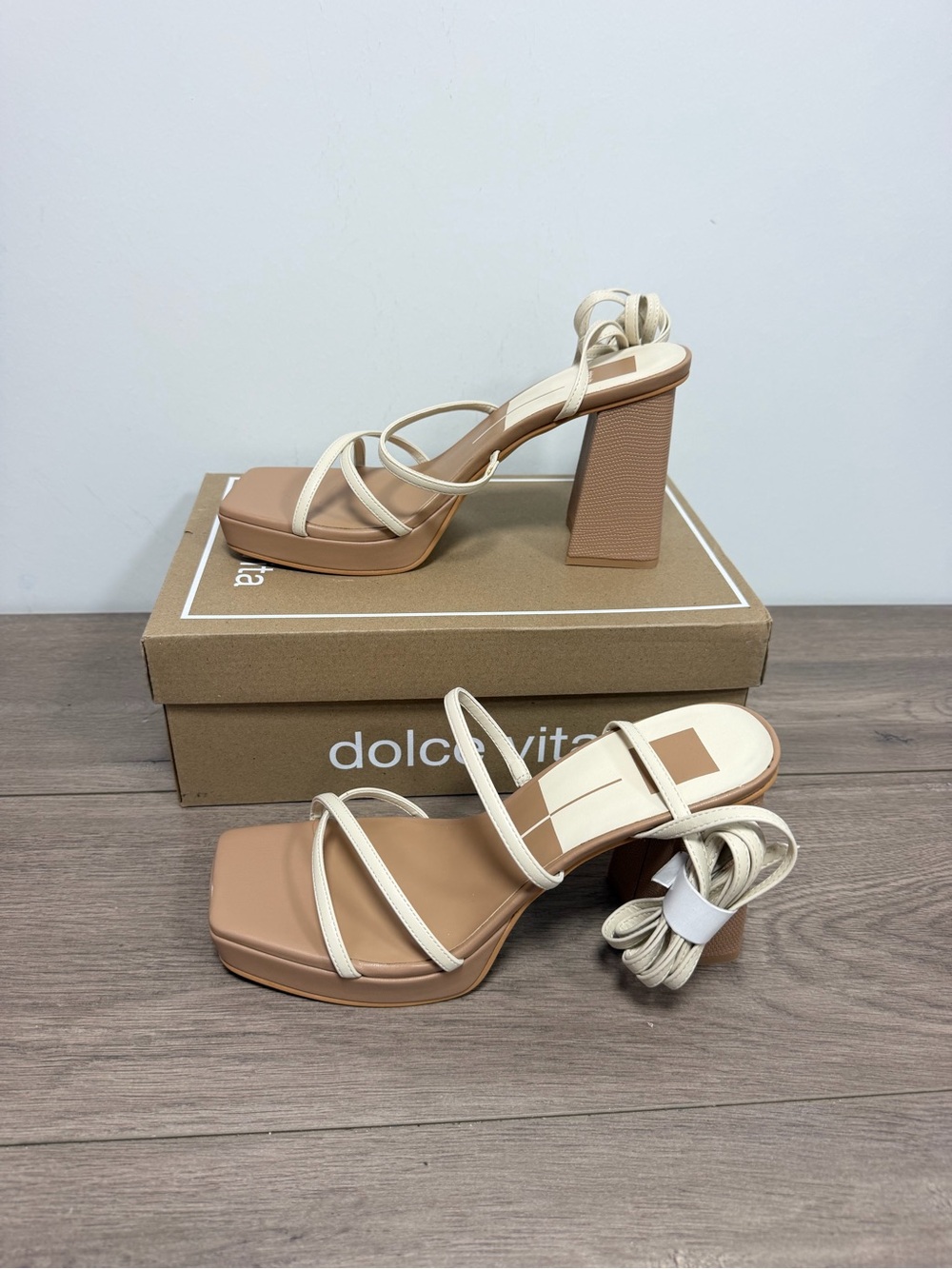 Brand new women’s Dolce Vita Amanda Ankle Tie Block Heel Sandal size 10